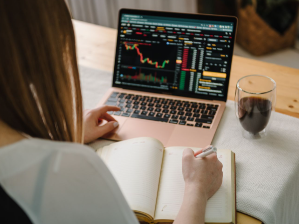 What Should You Look for in an Online Trading Platform as a Beginner?